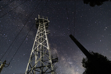 天の川と鉄塔