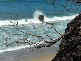 ROCA Y OLAS