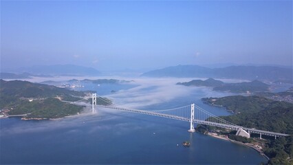 因島大橋と海霧