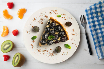 Delicious black grape cake with pastry cream.