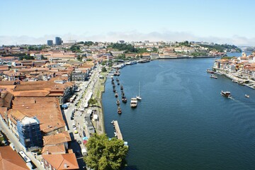 Obraz premium Typical Porto panoramic view with Douro river from the Louis I bridge - Portugal 