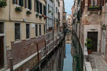 Naklejka premium Beaufitul canal streets in Venice, Italy