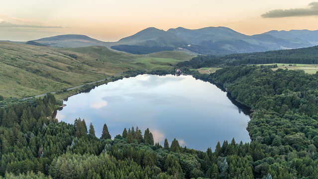 Le lac de guery en Auvergne en France