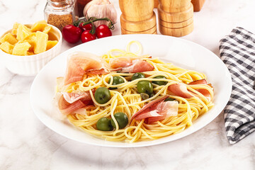 Pasta spaghetti with olives and jamon