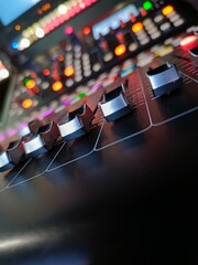 audio mixing console