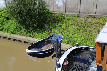 Canot de sauvetage sur une péniche