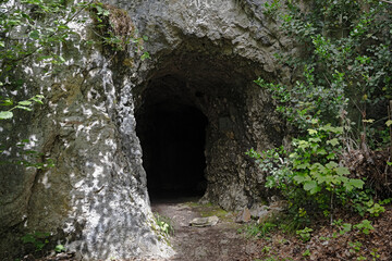 Fototapeta premium Felsenhöhle zur Verteidigung im 2. Weltkrieg, Kanton Obwalden, Schweiz