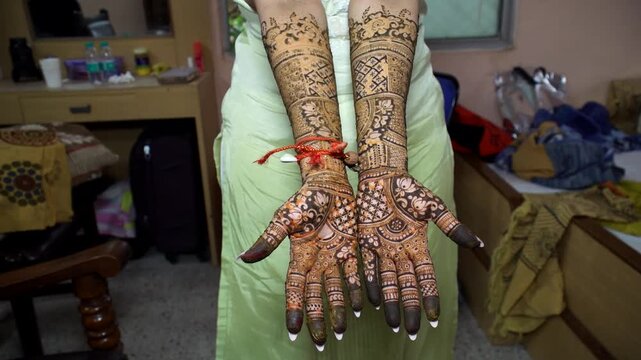 Mumbai, India 23rd July 2024: Close-up shots of an Indian bride getting henna also known as Mehendi or mehndi done. Henna pattern. Traditional Rasam or rivaz of done with henna mehandi