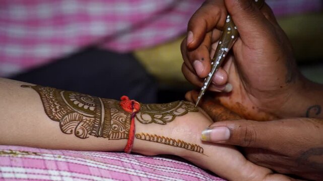 Mumbai, India 23rd July 2024: Close-up shots of an Indian bride getting henna also known as Mehendi or mehndi done. Henna pattern. Traditional Rasam or rivaz of done with henna mehandi