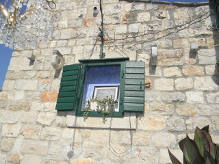 Green window at the Hvar breakfast 