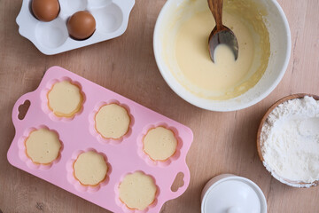 Essential Items for Baking with Silicone Molds and the Right Ingredients at Home
