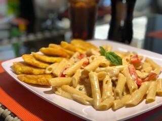 penne pasta with tomato sauce