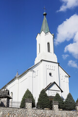 Fototapeta premium PIEKIELNIK, POLAND - AUGUST 06, 2024: Beautiful white church in Piekielnik, Poland.