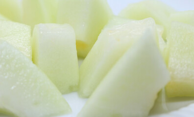 chopped melon ready for consumption. chopped green fruit. sliced ​​melon. green natural food.