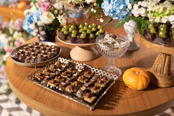 Doces, festa, colorido, brigadeiro, casamento, mesa do bolo, noiva, aniversario 