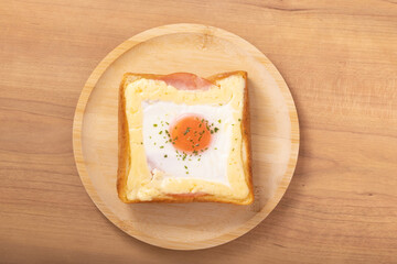 目玉焼きハムトースト