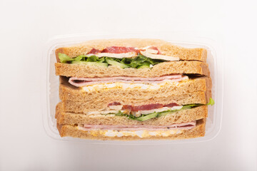 クラブハウスサンド（全粒粉パン）