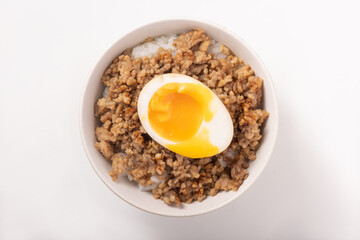 豚そぼろご飯　煮卵のせ