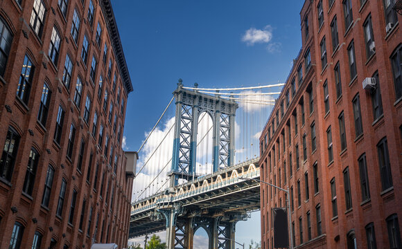 Manhattan Bridge between Manhattan and Brooklyn during sunset, NewYork city, New York, United States of America, USA