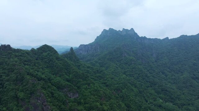 妙義山の迫力あるドローン空撮_017