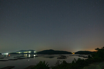 日本の岡山県瀬戸内市の迫門の曙のとても美しい星空