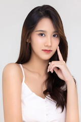 Naklejka premium Beautiful young Asian woman with natural beauty make up style shows healthy and perfect skin on isolated background. Facial and skin care concept for commercial advertising.