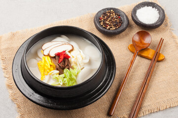 Tteokguk is a food made by thinly slicing rice cakes diagonally and boiling them in clear soybean soup.