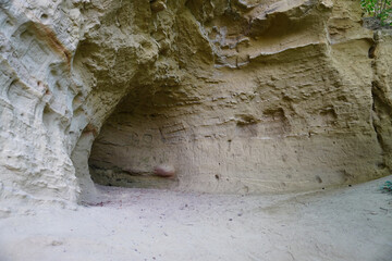 Die Heidenhöhlen bei Stockach in Baden Württemberg im Sommer 