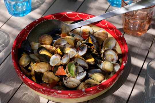 Saladier de fruits de mer cuits &agrave; la plancha