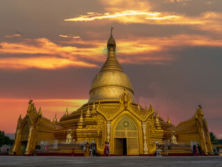Fototapeta premium Golden Pagoda sunset sky buddhist sacred worship. famous holy travel destinations in Myanmar Culture Asia gold Pagoda Place of Worship spirituality Place. Amazing ancient golden pagoda dusk sunset