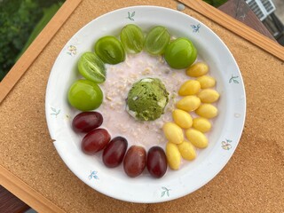 Green tea overnite oat meal with Red bean green tea Greek yogurt with ginko and grapes