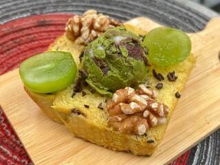 Pumpkin Toast with Red bean green tea Greek yogurt with green grapes