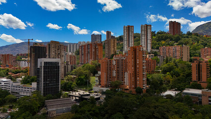 Obraz premium Foto aérea de la ciudad de Medellín.