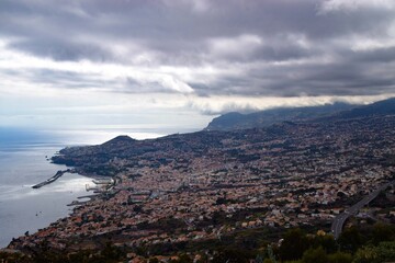 Ilha da Madeira e a cidade do funchal no atlântico