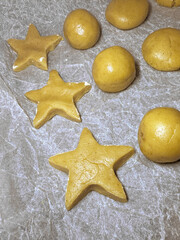 raw cookies on baking paper