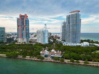 Obraz premium Aerial view. Aerial view of cityscape with skyscraper in Miami Beach. Skyline marina aerial cityscape. Cityscape of Miami south beach. Florida with modern skyscrapers in downtown Miami. Rooftop view