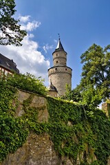 Hexenturm von Idstein mit Efeumauer