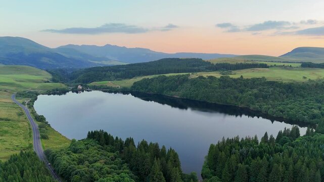 Le lac du Guery en Auvergne vers le Mont dore et Sancy