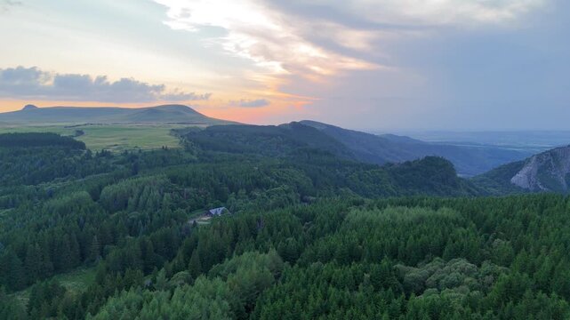Le lac du Guery en Auvergne vers le Mont dore et Sancy