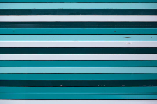 Green and teal horizontal stripe pattern