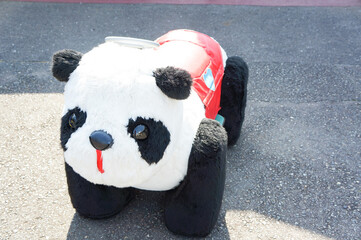 子どもの頃に遊園地でよく乗ったパンダの形をしたかわいい乗り物