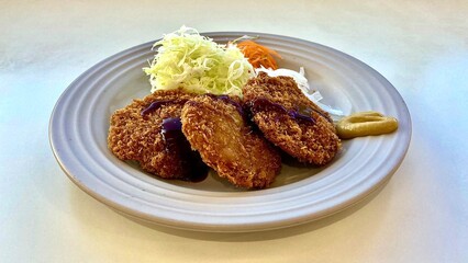 ヒレカツとサラダのセット