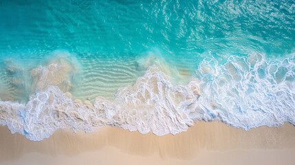 Obraz premium The ocean is calm and the waves are small