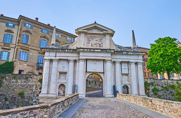 Obraz premium The medieval San Giacomo Gate, Bergamo, Italy
