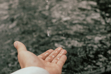물방울 손바닥