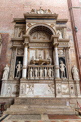 Obraz premium Stone sarcophagus in Basilica dei Santi Giovanni e Paolo