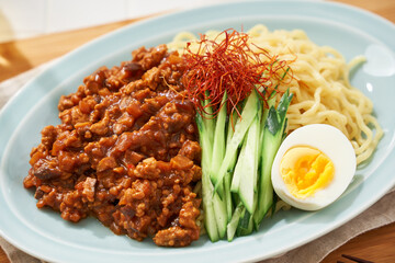 ジャージャー麺