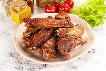 Roasted duck wings with sauce