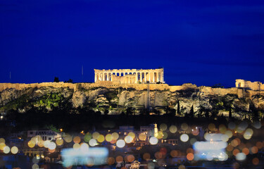 Obraz premium The Parthenon Temple at the Acropolis of Athens, Greece, during colorful sunset