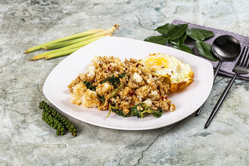 Rice with minced meat and basil